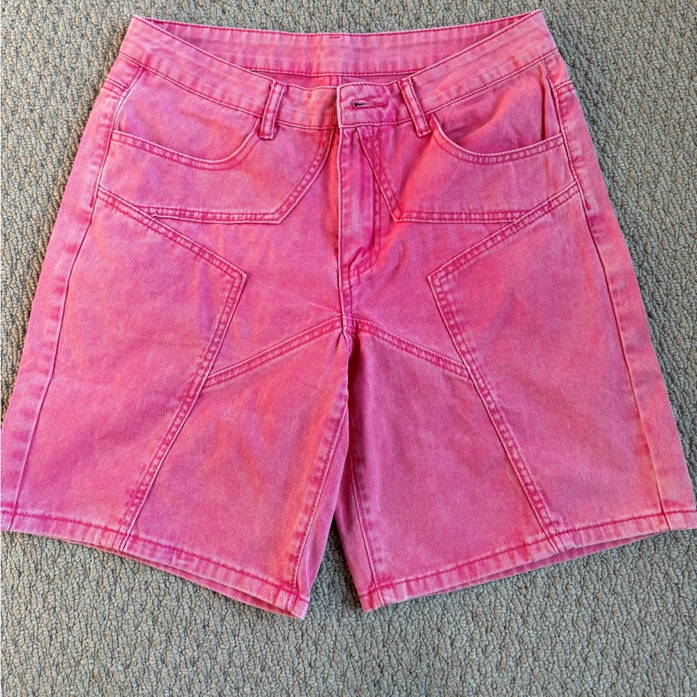 Romwe women’s pink Jean shorts, NWT- great condition, size 30